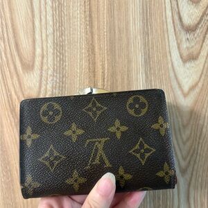 Auth Louis Vuitton kisslock wallet